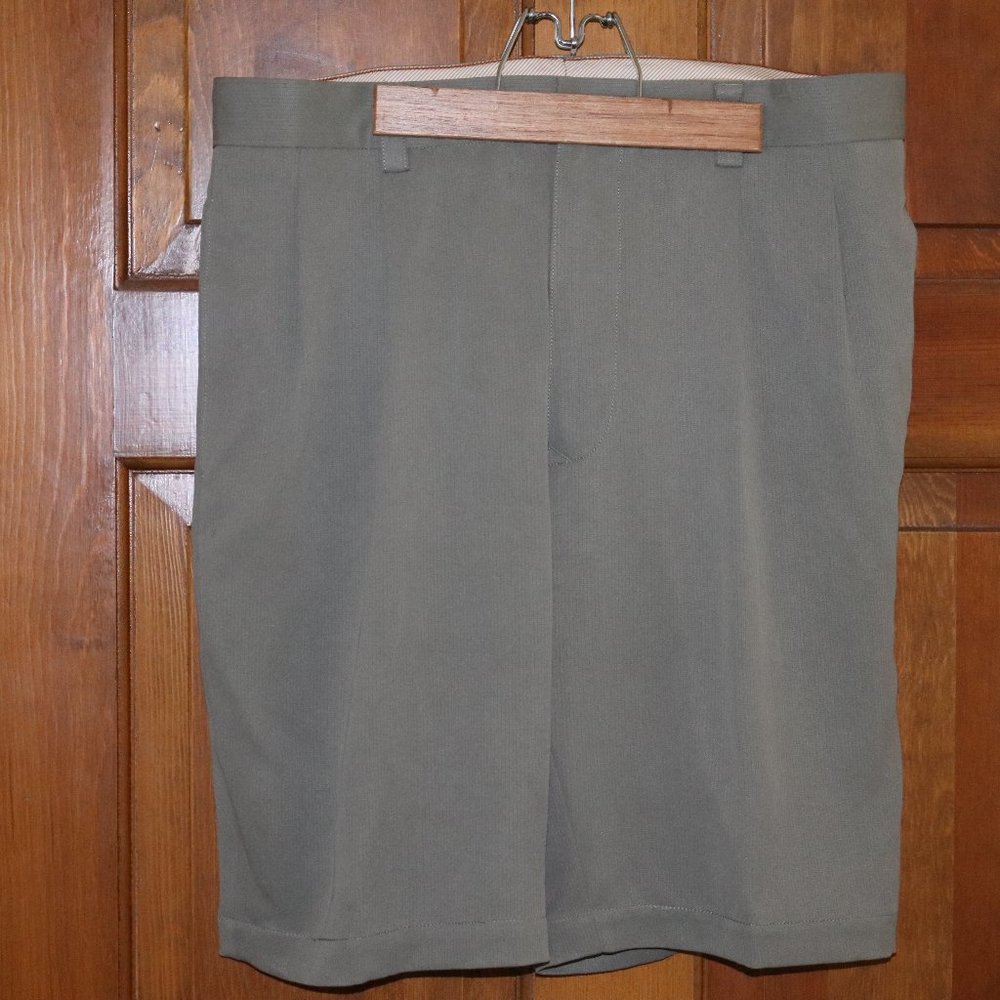 Tommy Bahama 100% Silk Pleated Men's Shorts 34"